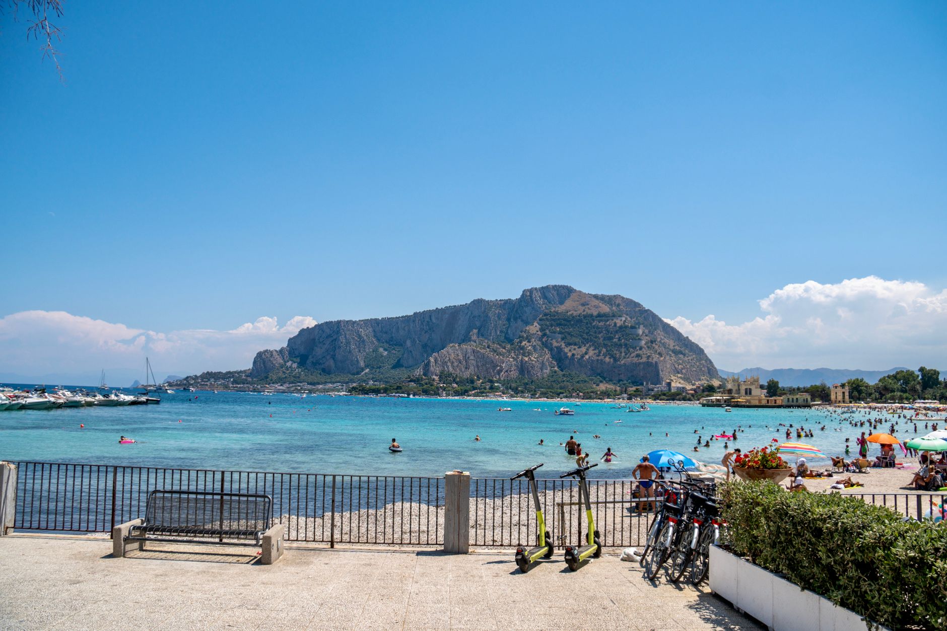 La plage de Mondello près de Palerme