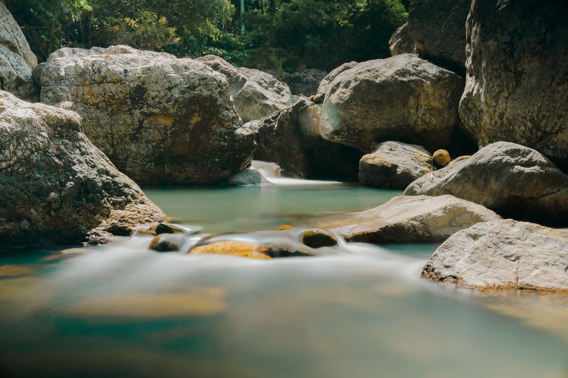 Gorges de l’Alcantara : baignade et randonnée près de l’Etna